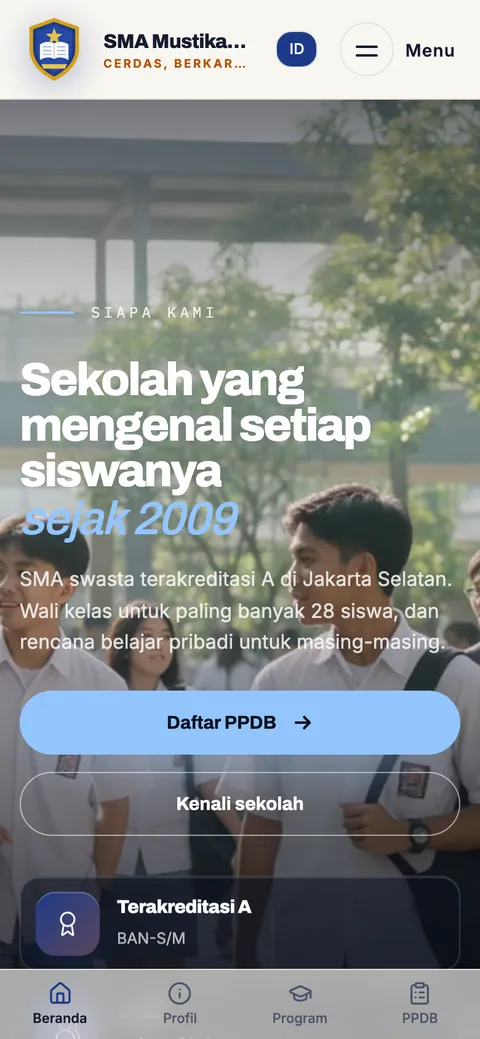 Tampilan ponsel beranda situs demo sekolah